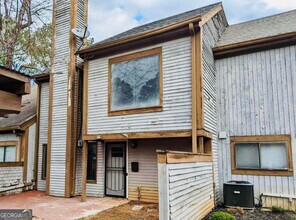 Building Photo - 95 Willowick Dr