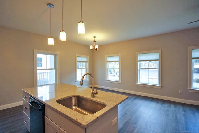 Building Photo - 103 Edgewater Cir