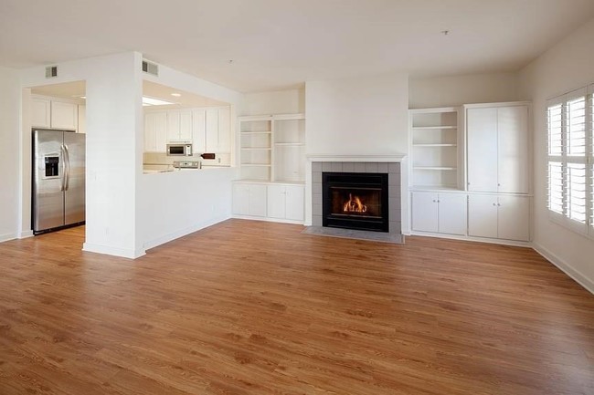 Building Photo - 4505 Carpinteria Ave