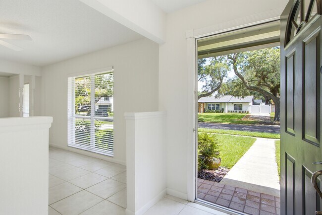 Foto del edificio - 2028 Sussex Rd