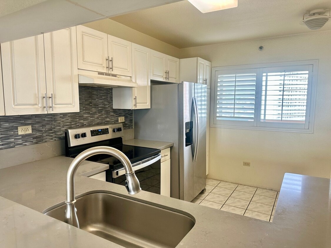 Primary Photo - 2 bedroom 2 bath unit in highly desirable ...