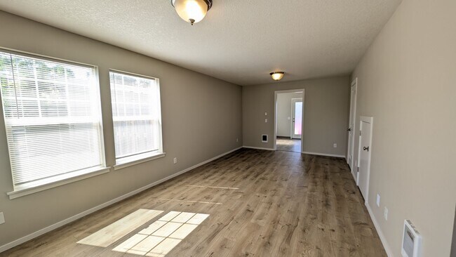 Foto del edificio - End unit Townhouse in Forest Grove