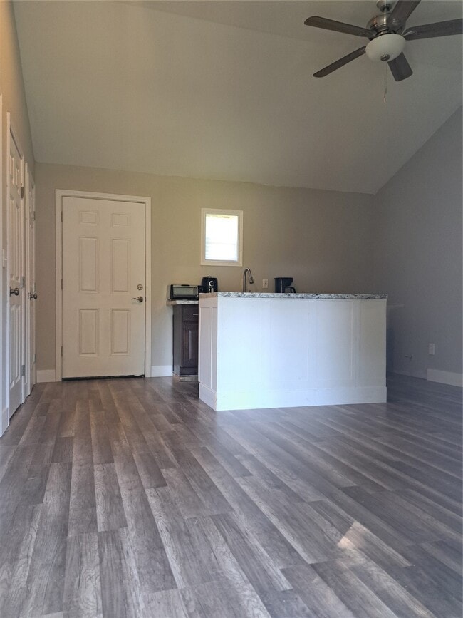 Foto del edificio - 1516 W Creek Dr