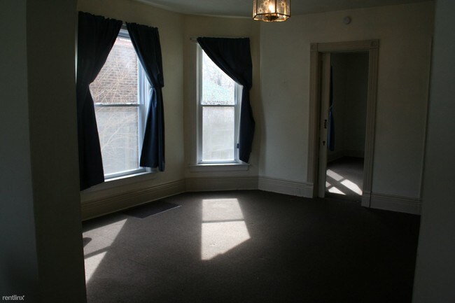 Foto del edificio - 937 W 10th St
