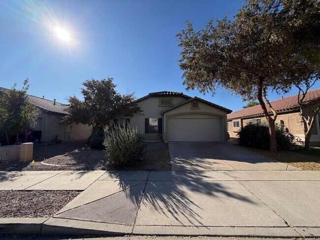 Foto del edificio - Beautiful 4 Bedroom Home for Rent in Goodyear!
