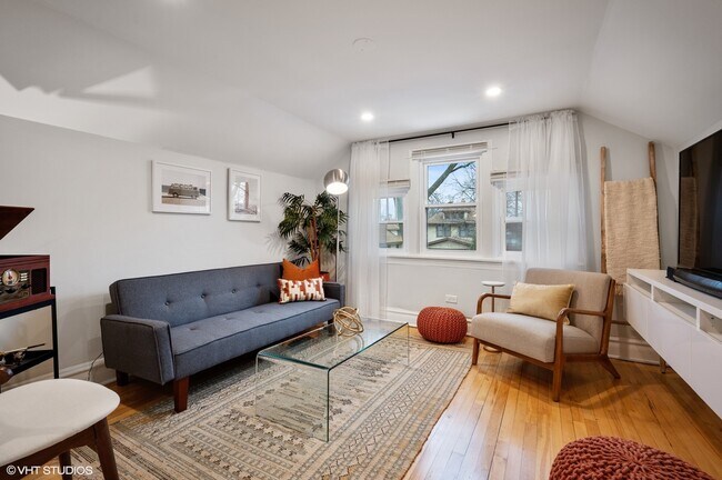 Building Photo - 717 S Oak Park Ave