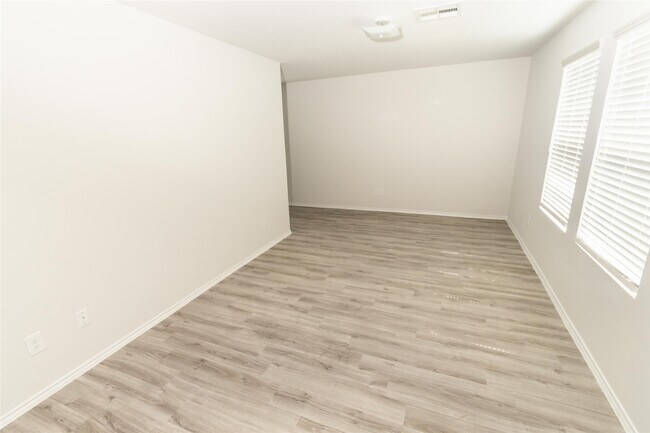 Foto del edificio - 5618 Gara River Dr