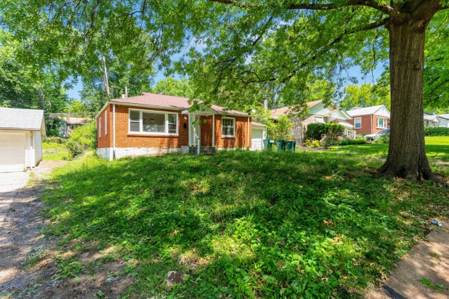 Foto del edificio - 8135 Bloom Dr