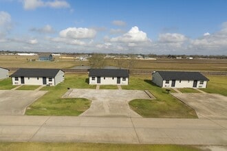 Building Photo - 1215 Kingston Dr