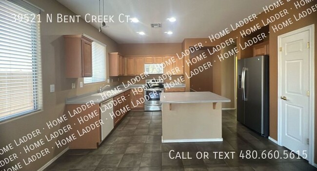 Foto del edificio - Charming 4-Bedroom Home in Anthem with Mod...