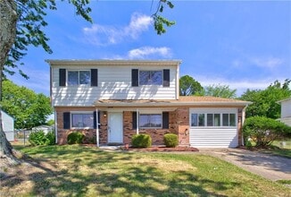 Building Photo - 3044 Camelot Blvd