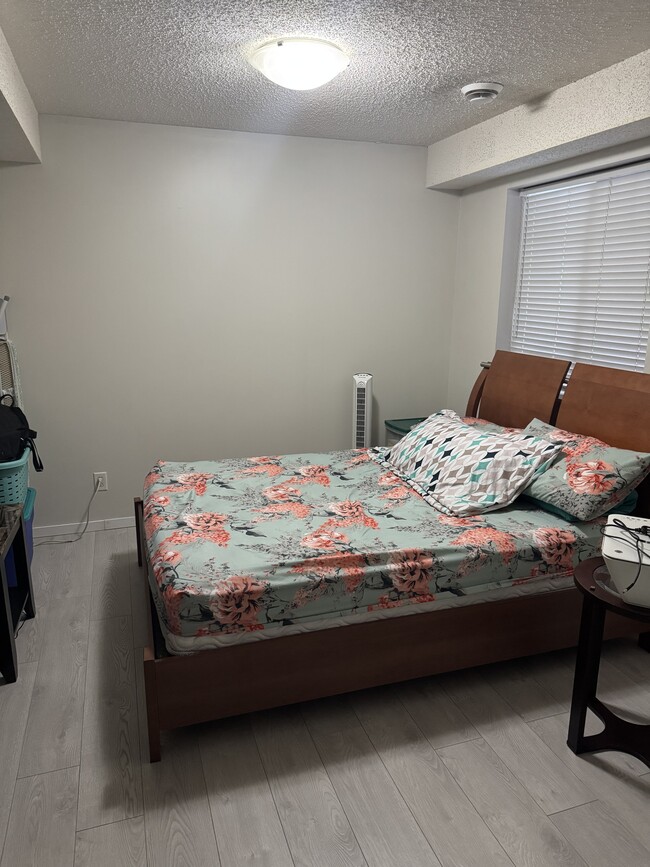 Building Photo - 6921-199 199 St NW