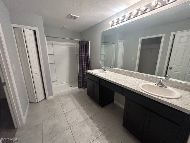 Building Photo - 3921 NE 15th Pl