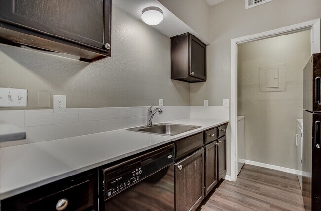 Foto del edificio - 1820 N Garrett Ave