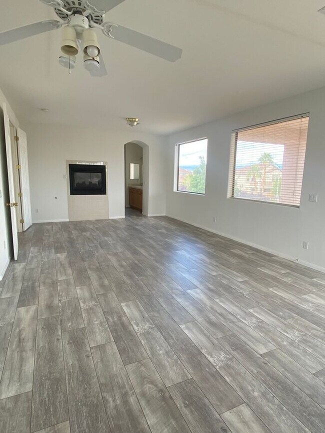 Foto del edificio - Beautiful 2 story 4 bedroom home-Available...