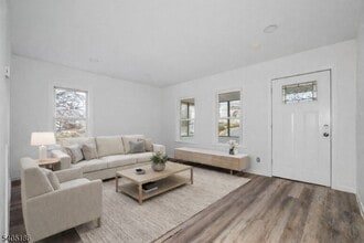 Building Photo - 509 Centre St