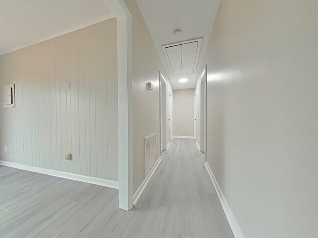 Foto del edificio - 285 Decatur Dr