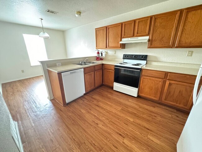 Building Photo - 2808 Cantabrian Dr