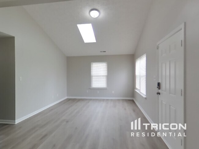 Building Photo - 5762 Pike Pkwy