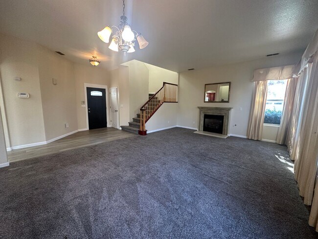 Building Photo - 1801 Maid Mariane Ln