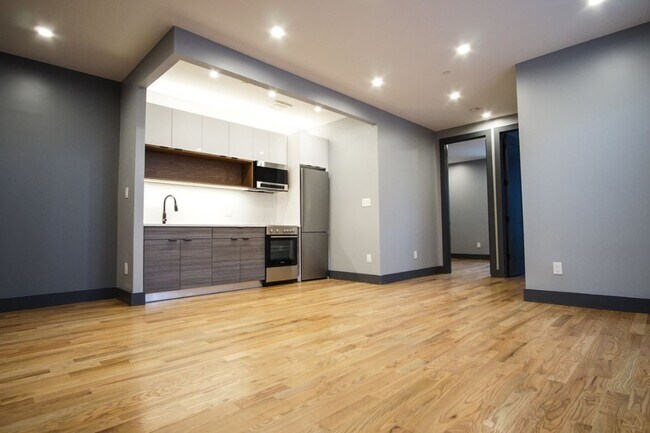 Building Photo - 310 Sumpter St