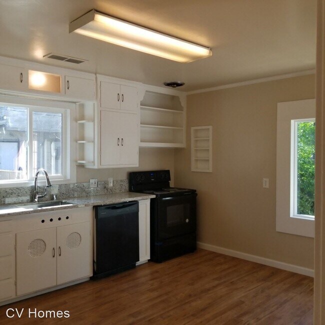 Building Photo - 3 br, 1.5 bath House - 820 W. Park St.
