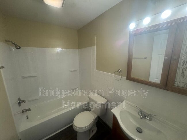 Building Photo - 4650 Wayne Meadows Cir