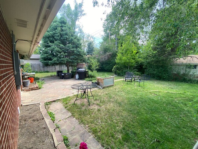 Foto del edificio - 3 Bed + Office 2 Bath Ranch Home with Larg...