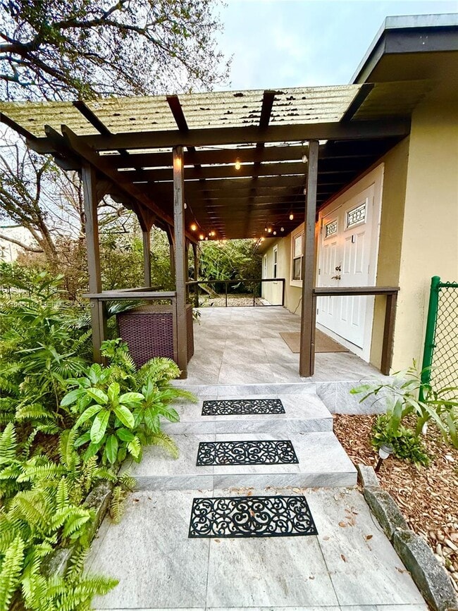 Building Photo - 1621 SW 117th Ave