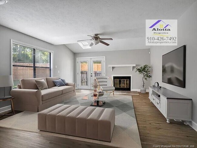 Foto del edificio - 1320 N Forest Dr