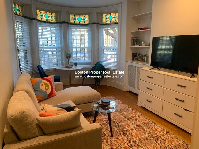 Foto del edificio - 45 Westland Ave