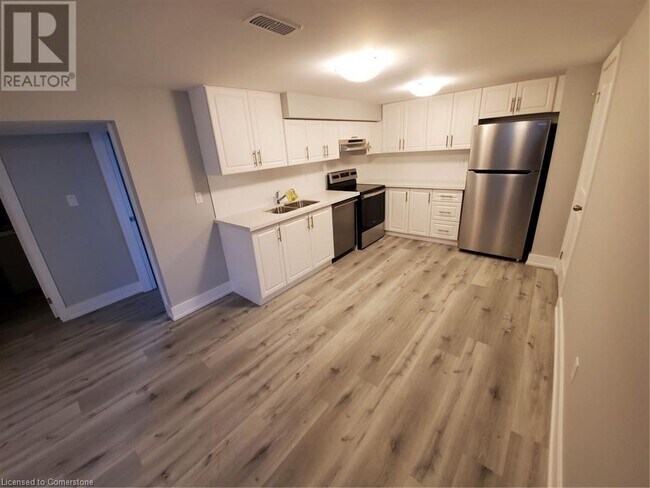 Building Photo - 19 Meadowlark Dr