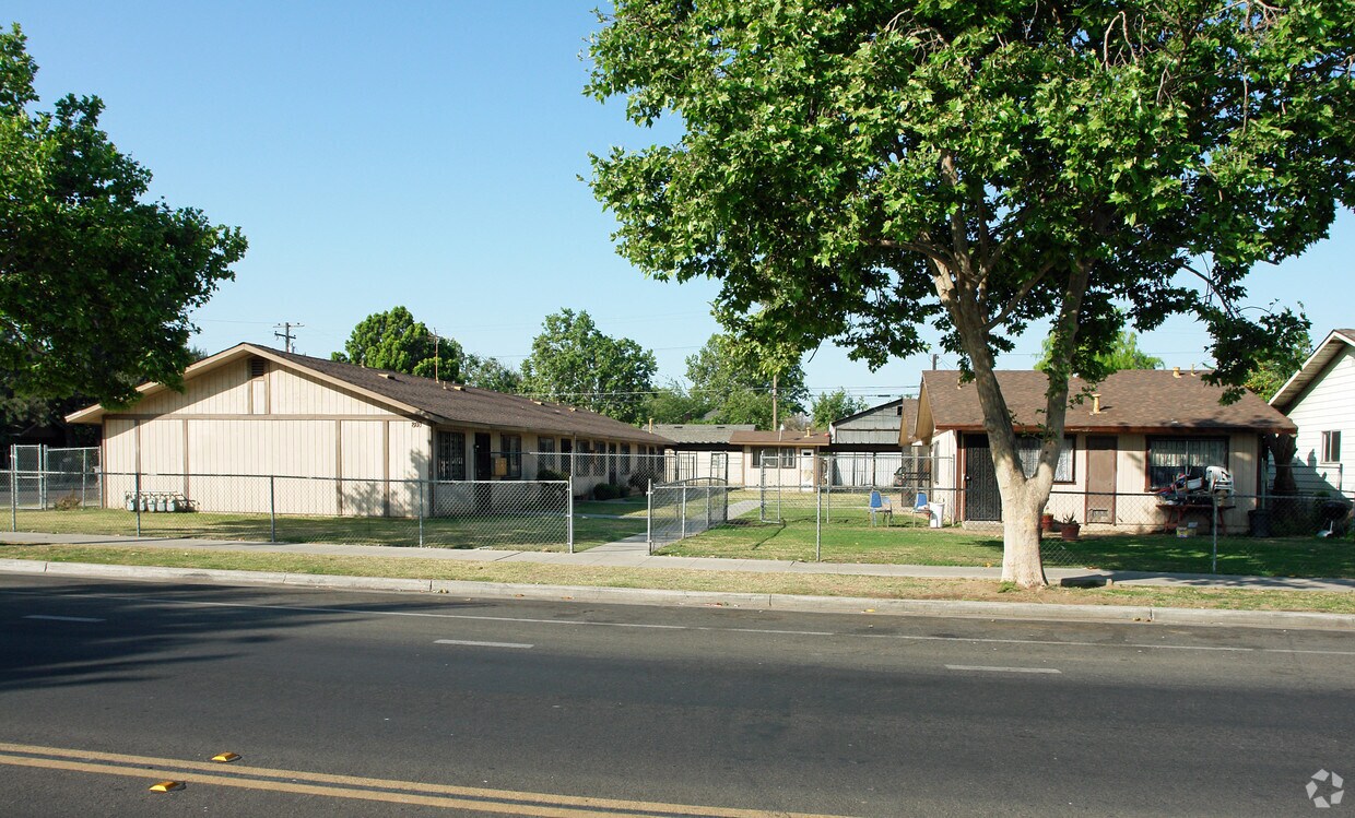 Building Photo - 807 C St