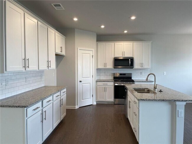 Building Photo - 632 Blue Ash Ct