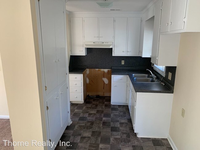 Building Photo - 2 br, 1 bath House - 1002 Elm Street