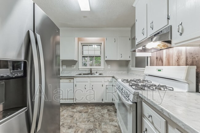 Foto del edificio - 1207Forest Wood Dr