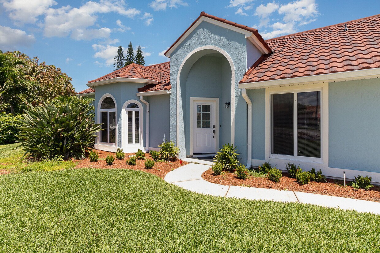 Foto principal - 180 Waters Edge Ln