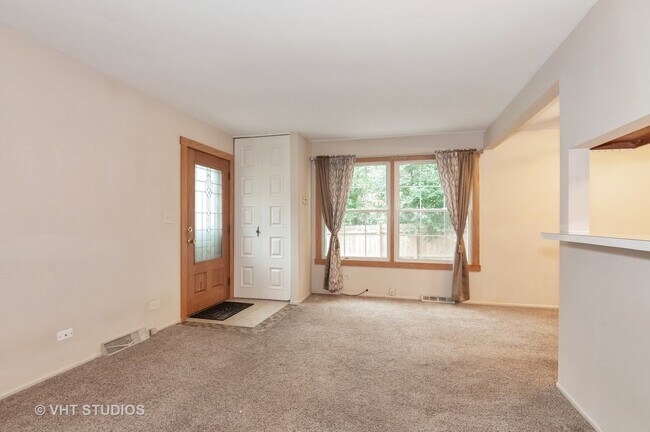 Building Photo - 533 Darlene Ln