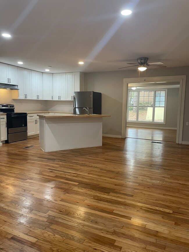 Foto del edificio - 611 Inglewood Dr