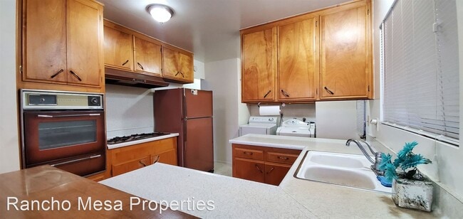 Building Photo - 3 br, 2 bath House - 5380 Hilltop Dr.