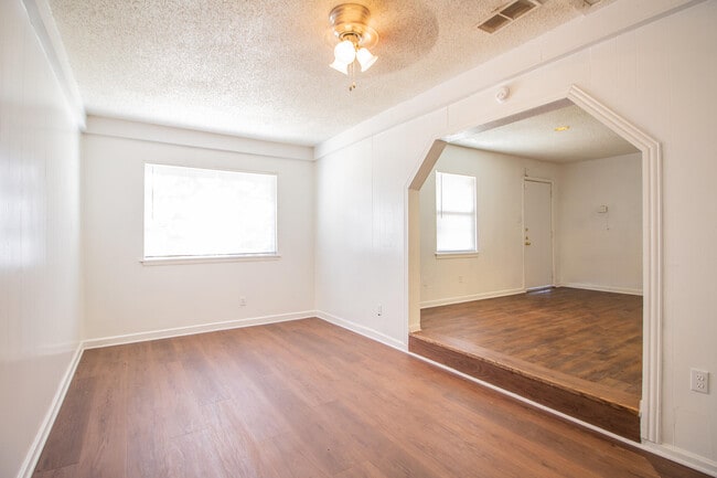 Foto del edificio - 4602 Detroit Ave