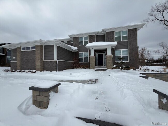 Foto del edificio - 51360 Whispering Rdg Dr