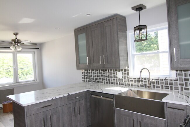 Foto del edificio - 5808 W Addison St