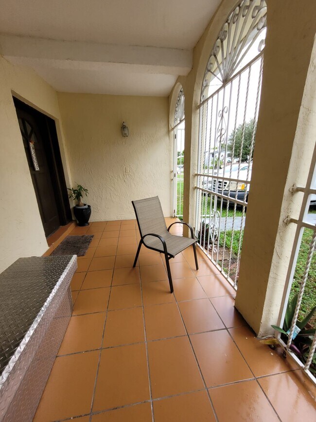 Foto del edificio - 10932 SW 25th St