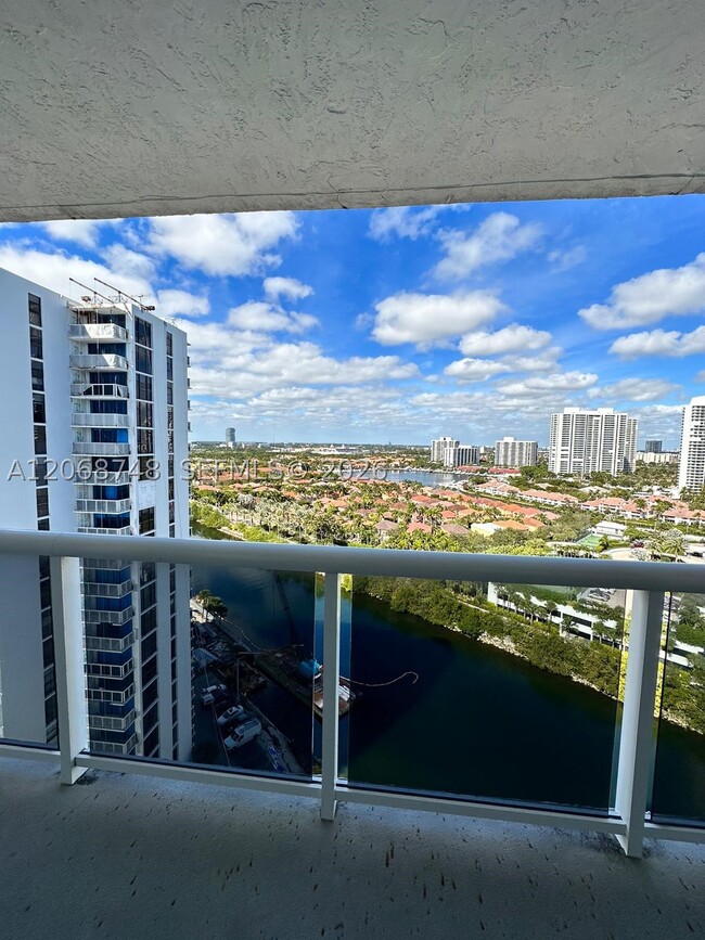 Foto del edificio - 20515 E Country Club Dr