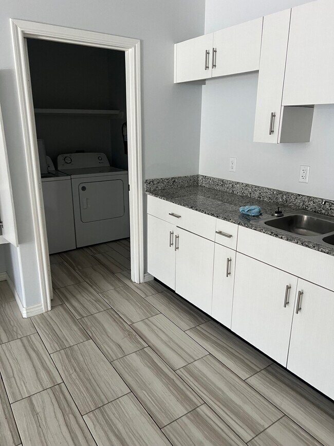 Foto del edificio - 1306 Royola St