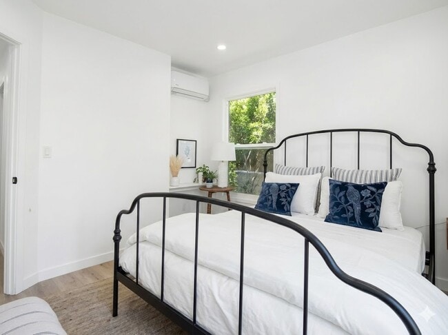 Foto del edificio - 4500 Gilbert Pl