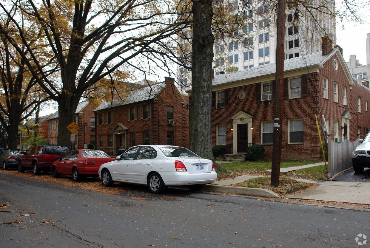 Building Photo - 4534 Avondale St