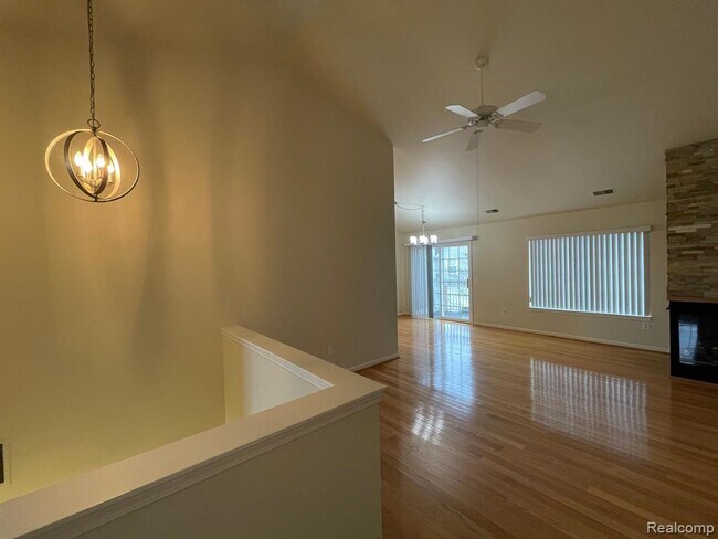 Foto del edificio - 54758 Monarch Dr