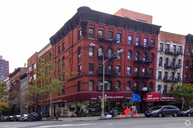 Building Photo - 1592 York Ave